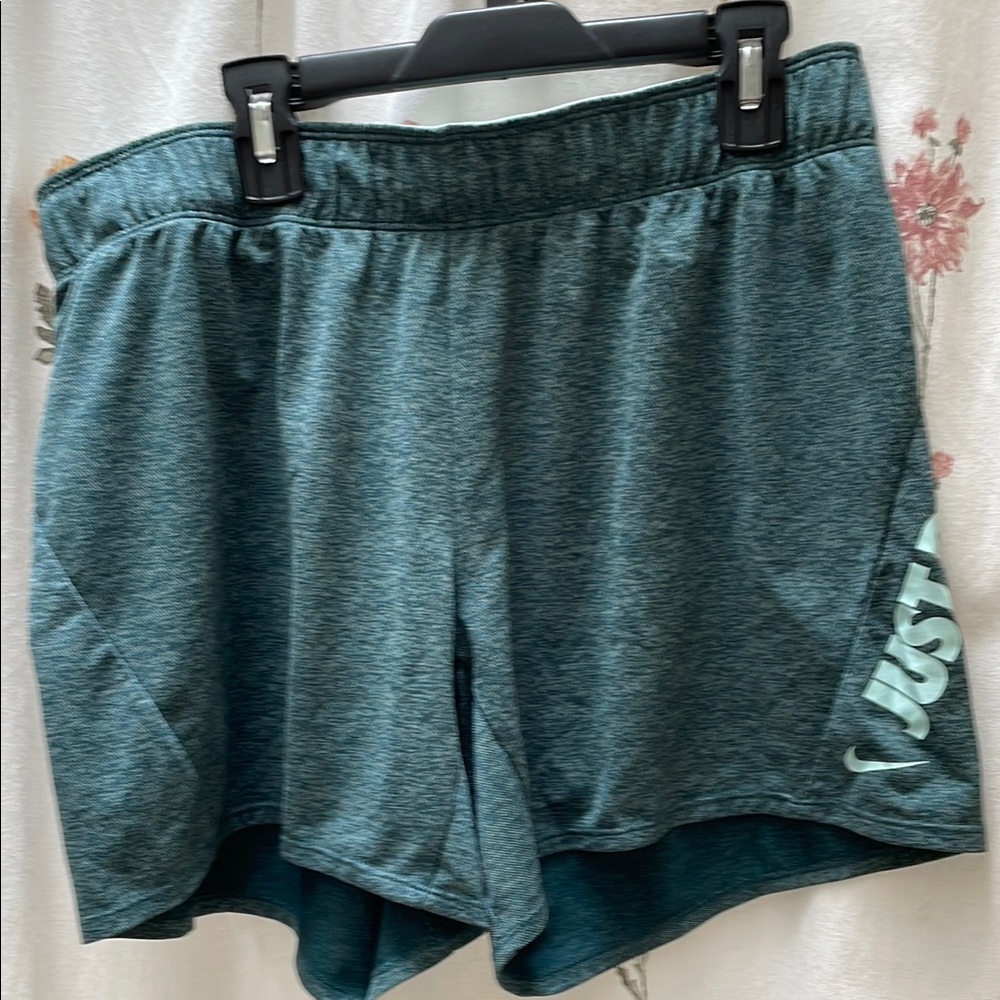 Nike Green Athletic Shorts Moisture-Wicking Performance
